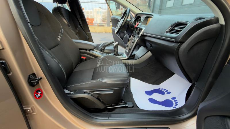 Volvo V40 1.6 D2 MOMENTUM