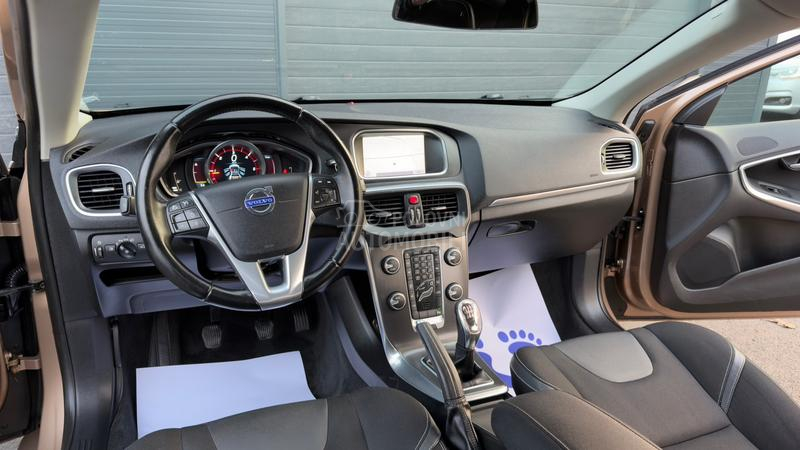 Volvo V40 1.6 D2 MOMENTUM