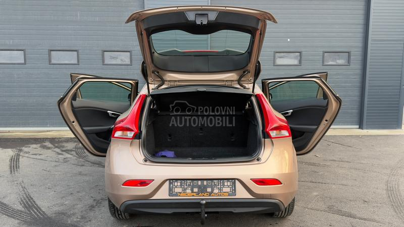 Volvo V40 1.6 D2 MOMENTUM