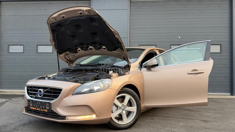 Volvo V40 1.6 D2 MOMENTUM