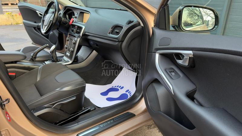 Volvo V40 1.6 D2 MOMENTUM