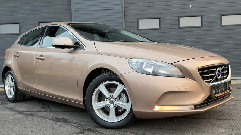Volvo V40 1.6 D2 MOMENTUM