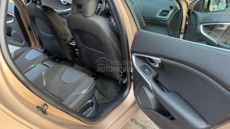 Volvo V40 1.6 D2 MOMENTUM