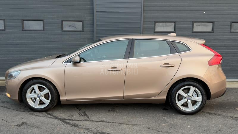 Volvo V40 1.6 D2 MOMENTUM