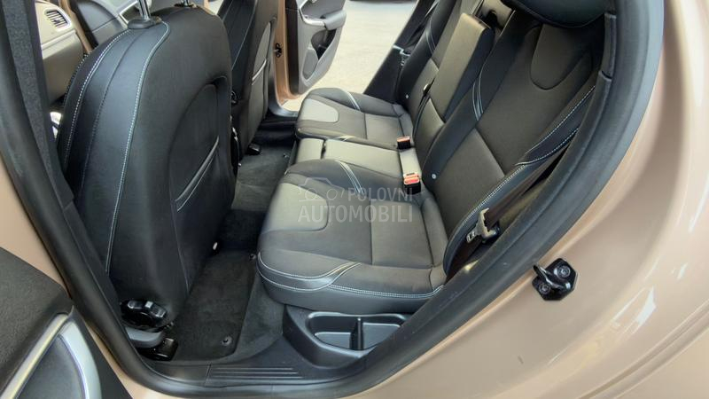 Volvo V40 1.6 D2 MOMENTUM