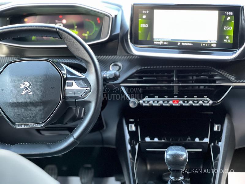 Peugeot 2008 1.2/ALLURE/NAV/LED