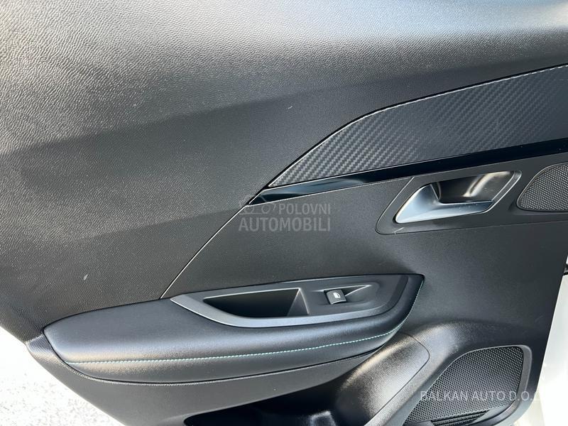 Peugeot 2008 1.2/ALLURE/NAV/LED