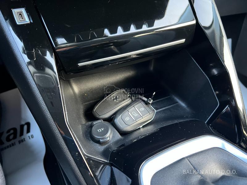 Peugeot 2008 1.2/ALLURE/NAV/LED