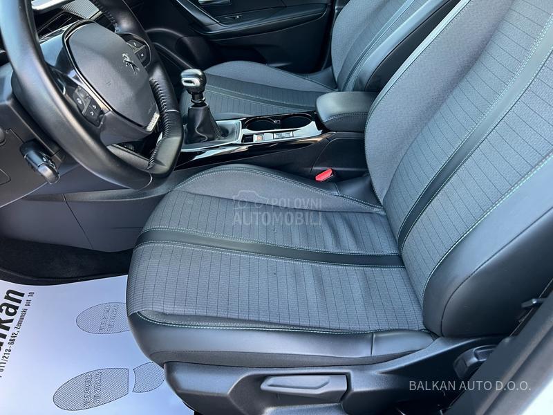 Peugeot 2008 1.2/ALLURE/NAV/LED