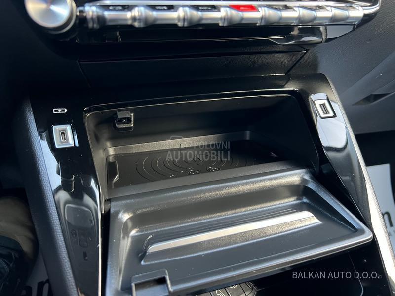 Peugeot 2008 1.2/ALLURE/NAV/LED