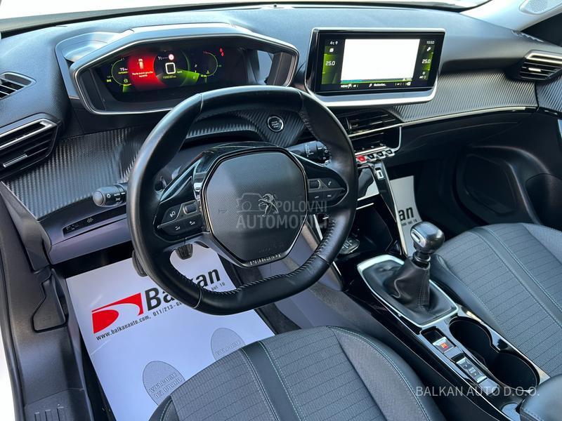 Peugeot 2008 1.2/ALLURE/NAV/LED