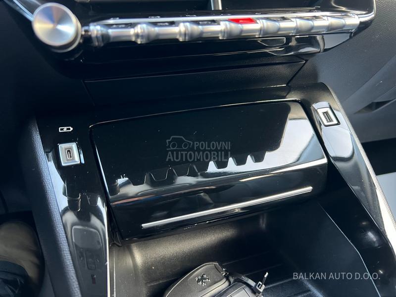 Peugeot 2008 1.2/ALLURE/NAV/LED