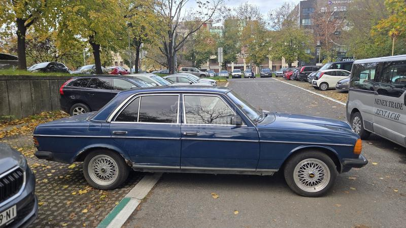 Mercedes Benz W123 240d