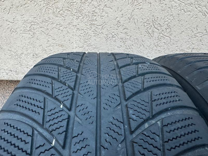 Bridgestone 215/55 R17 Zimska