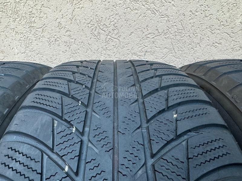 Bridgestone 215/55 R17 Zimska