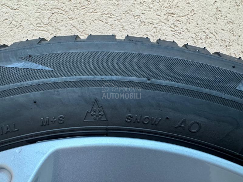 Bridgestone 215/55 R17 Zimska