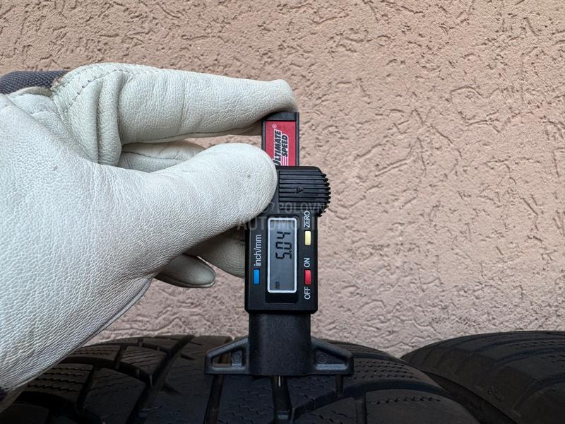 Bridgestone 215/55 R17 Zimska