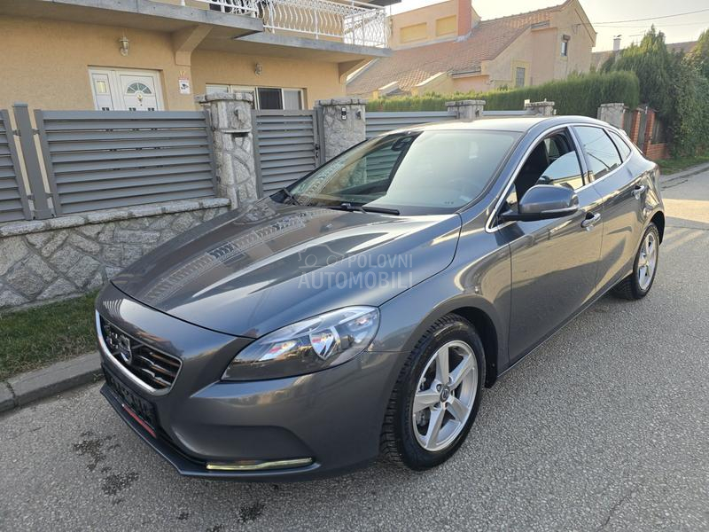 Volvo V40 1.6 D2 MOMENTUM