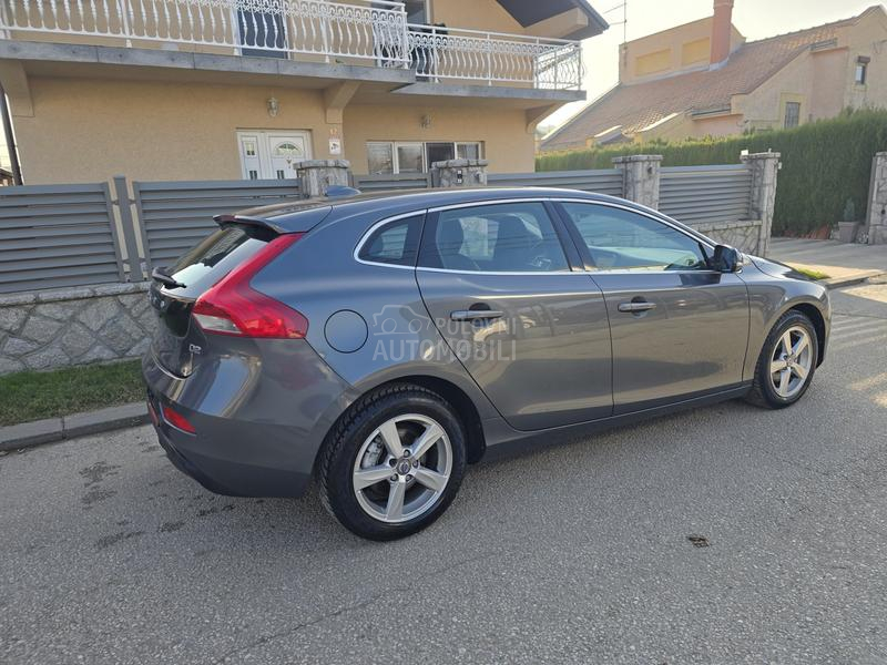 Volvo V40 1.6 D2 MOMENTUM