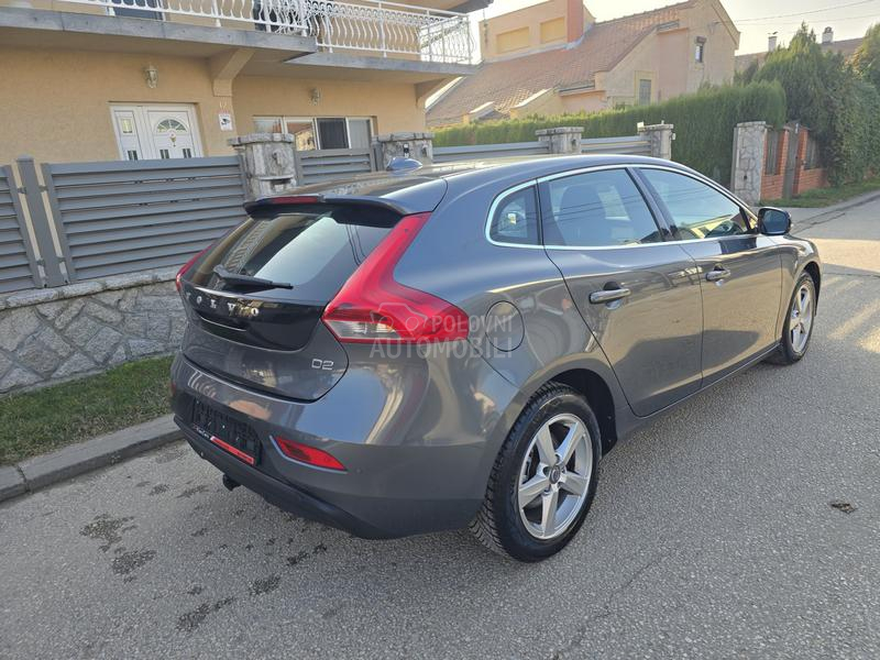 Volvo V40 1.6 D2 MOMENTUM