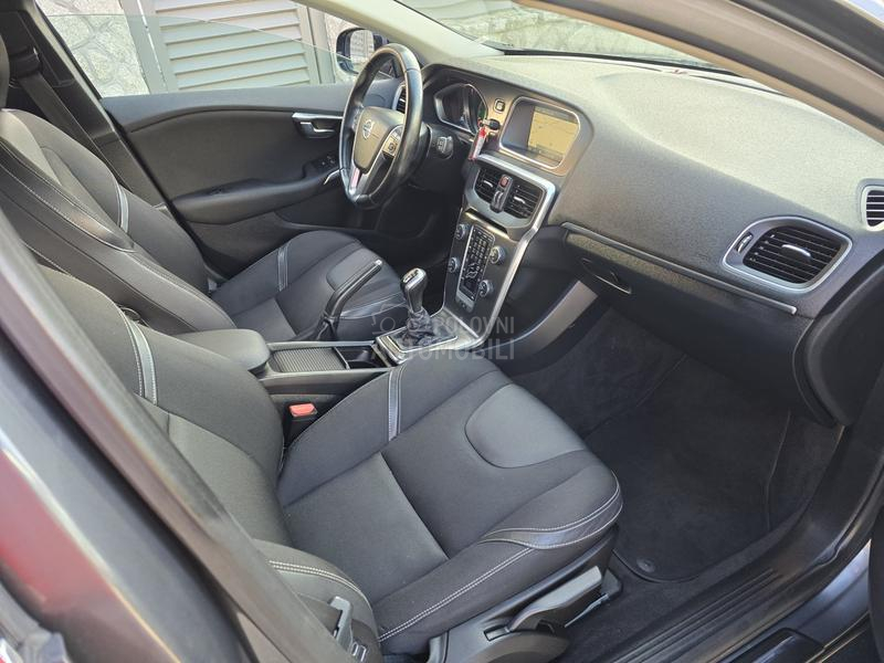 Volvo V40 1.6 D2 MOMENTUM