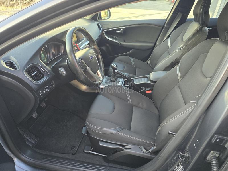 Volvo V40 1.6 D2 MOMENTUM