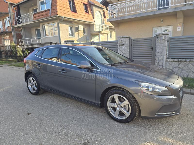 Volvo V40 1.6 D2 MOMENTUM