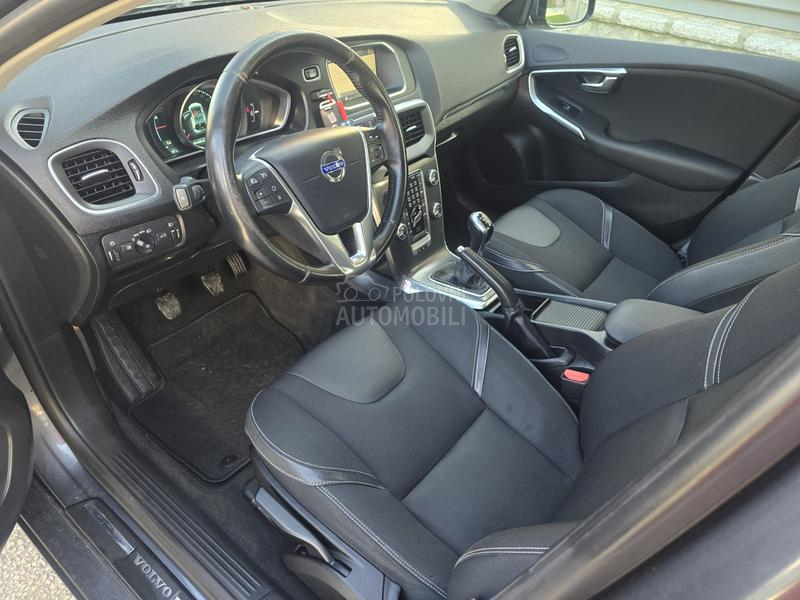 Volvo V40 1.6 D2 MOMENTUM