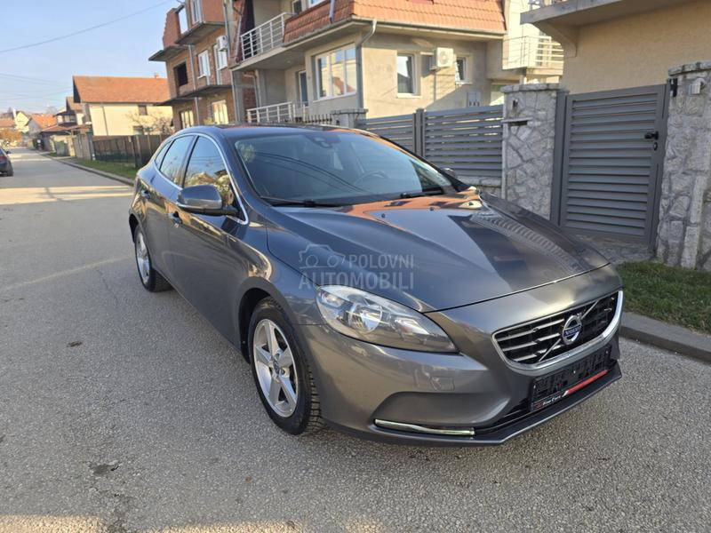 Volvo V40 1.6 D2 MOMENTUM