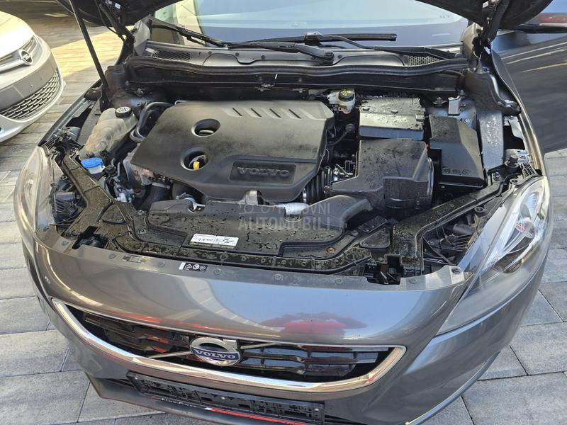 Volvo V40 1.6 D2 MOMENTUM