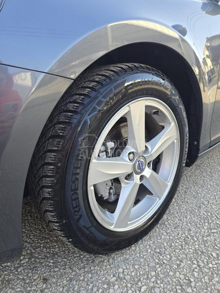 Volvo V40 1.6 D2 MOMENTUM