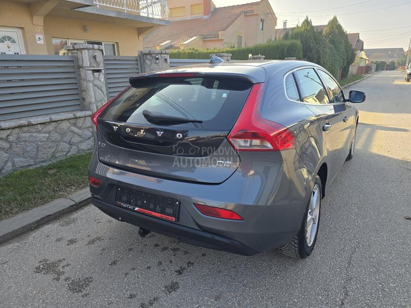 Volvo V40 1.6 D2 MOMENTUM