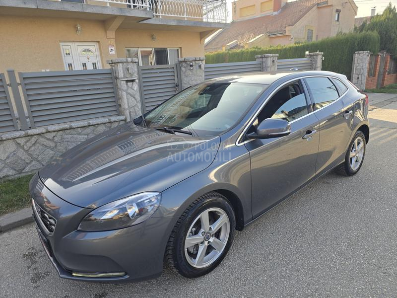 Volvo V40 1.6 D2 MOMENTUM