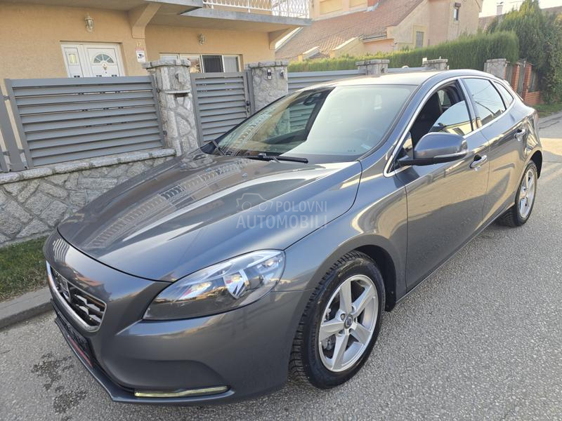 Volvo V40 1.6 D2 MOMENTUM