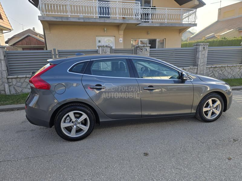 Volvo V40 1.6 D2 MOMENTUM