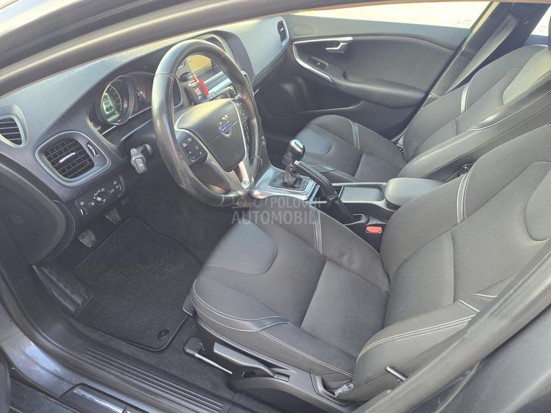 Volvo V40 1.6 D2 MOMENTUM