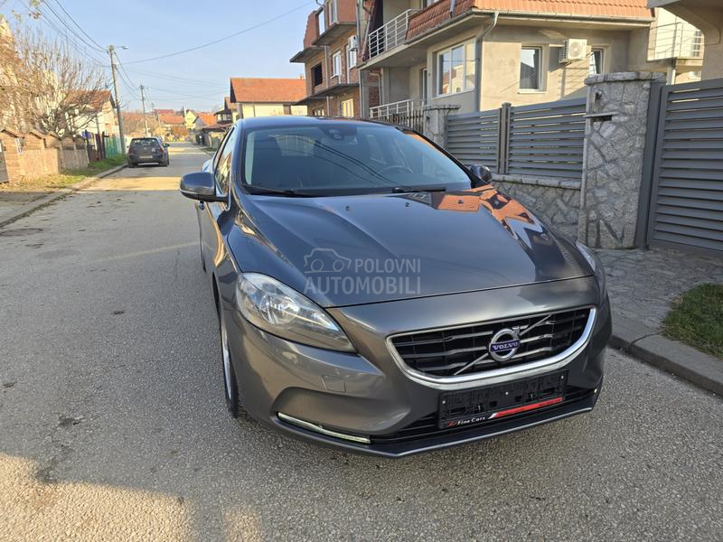 Volvo V40 1.6 D2 MOMENTUM