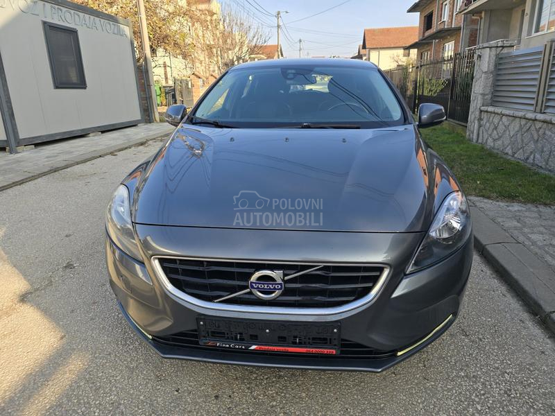 Volvo V40 1.6 D2 MOMENTUM