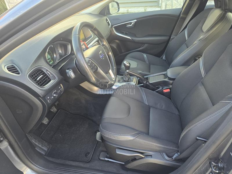 Volvo V40 1.6 D2 MOMENTUM