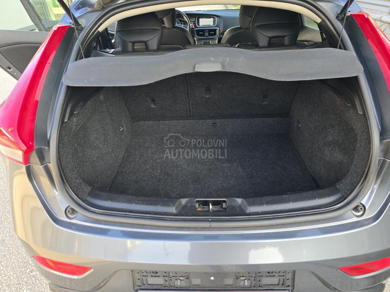 Volvo V40 1.6 D2 MOMENTUM