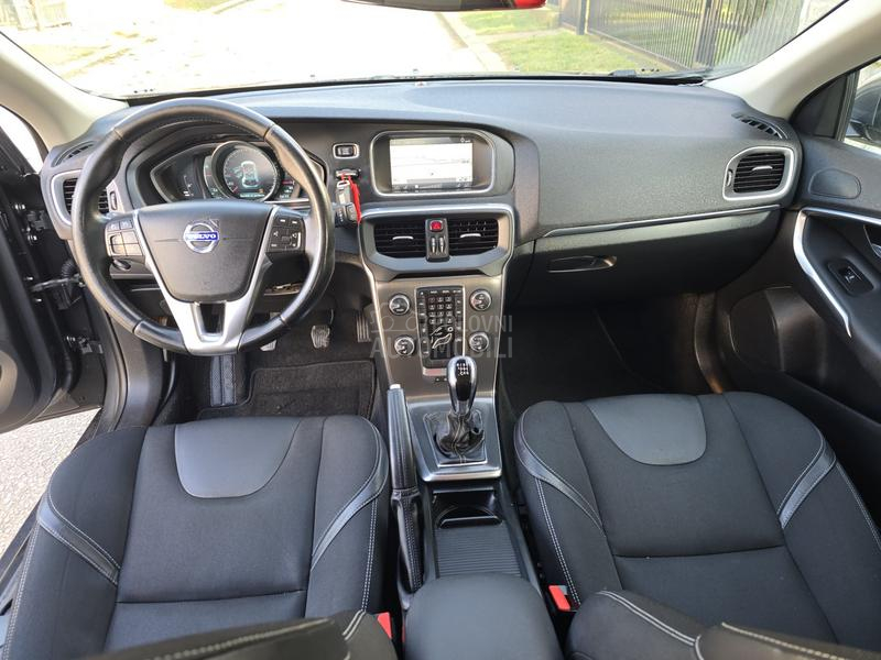 Volvo V40 1.6 D2 MOMENTUM