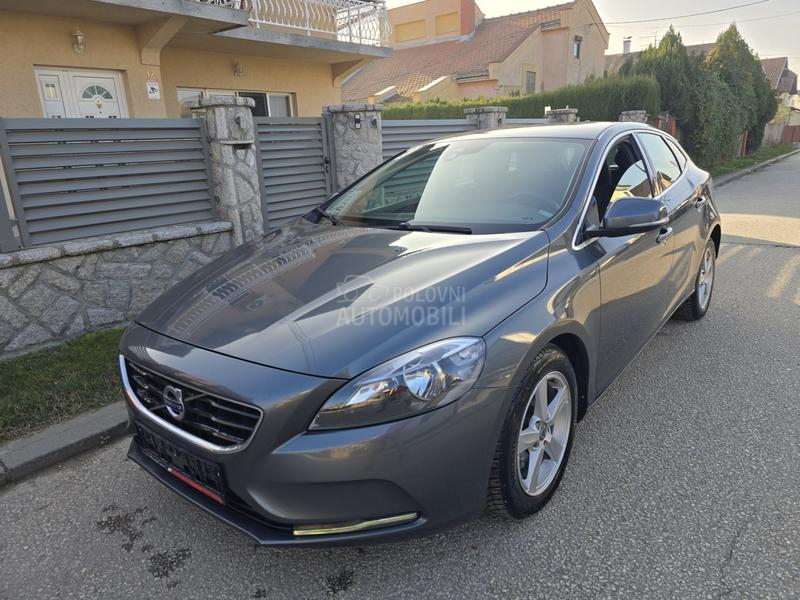 Volvo V40 1.6 D2 MOMENTUM