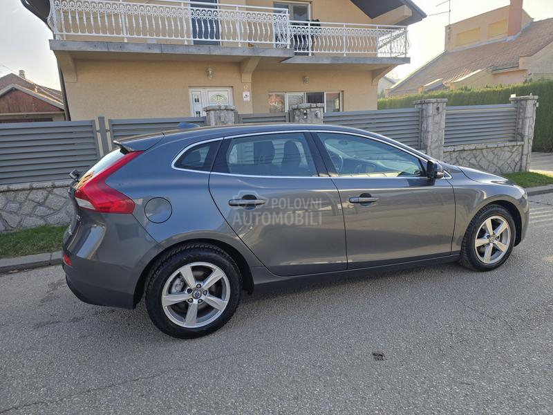 Volvo V40 1.6 D2 MOMENTUM