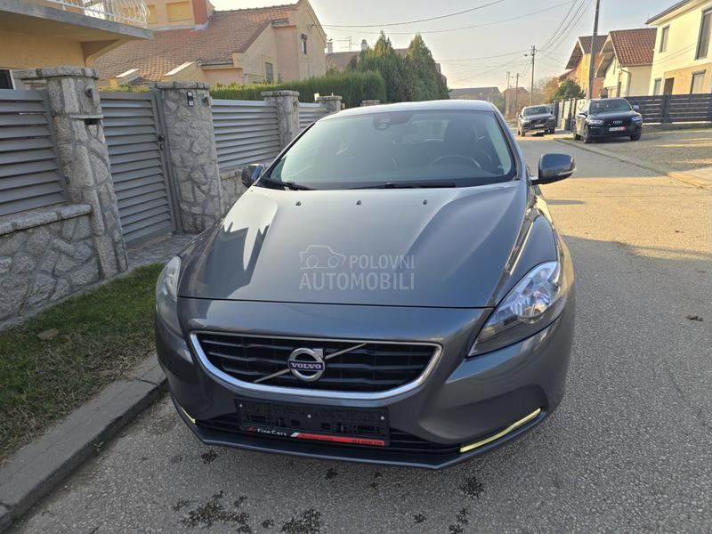 Volvo V40 1.6 D2 MOMENTUM