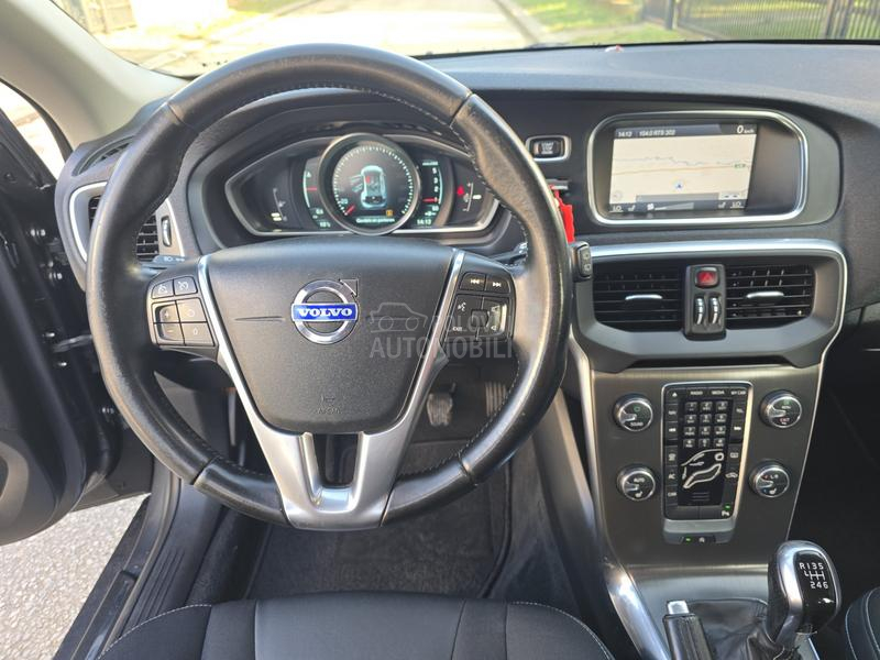 Volvo V40 1.6 D2 MOMENTUM