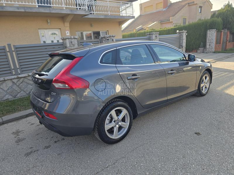 Volvo V40 1.6 D2 MOMENTUM