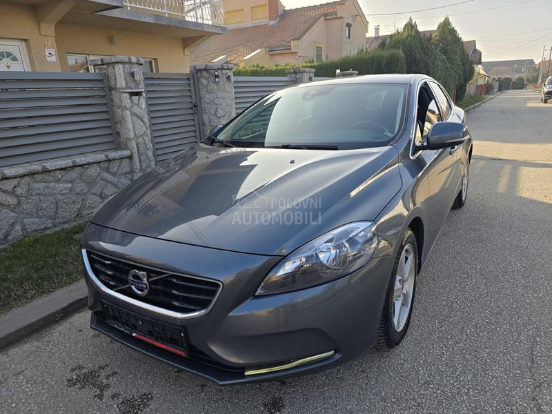 Volvo V40 1.6 D2 MOMENTUM