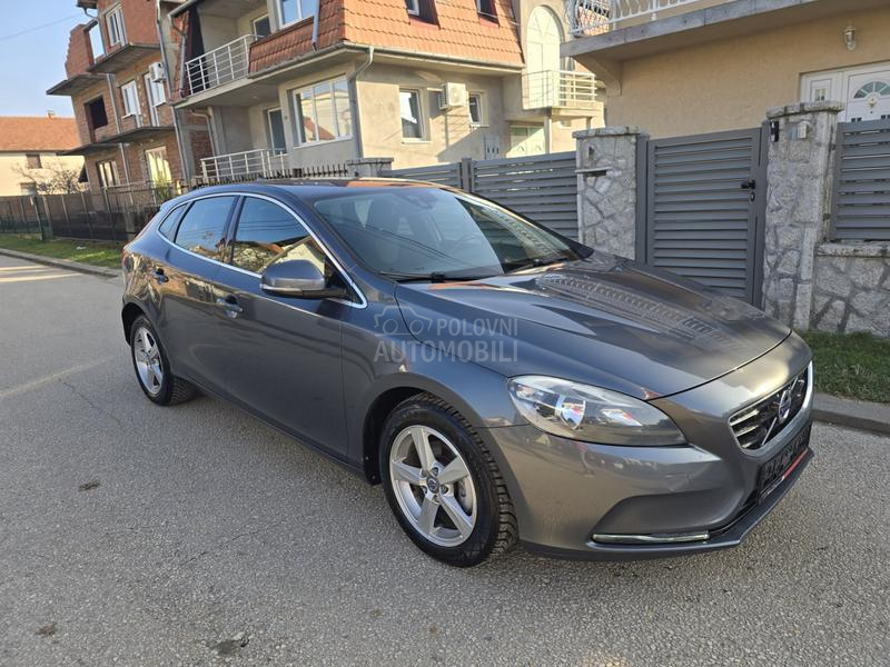 Volvo V40 1.6 D2 MOMENTUM