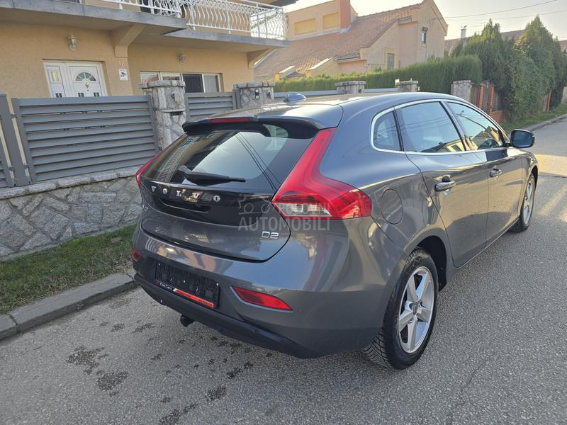 Volvo V40 1.6 D2 MOMENTUM