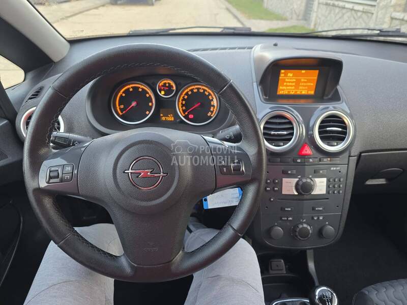 Opel Corsa D 1.3 mjt COSMO